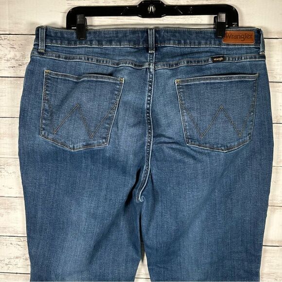 Wrangler High Rise True Straight Fit Jeans Blue Medium Wash Denim Women’s 18W - Picture 4 of 6